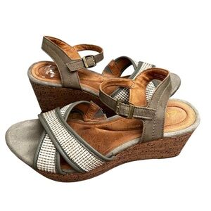 Clarks Elleri Plum Wedge Sandals Size 8.5 Olive Green Tan Contour Cushion